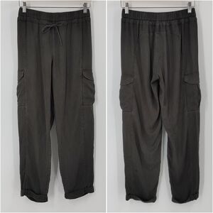 lululemon athletica Cropped Cargo Pants in Charcoal